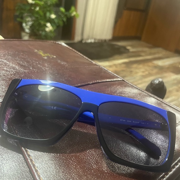 Pre-loved Pucci sunglasses; blue square adorable 🕶️ - Picture 5 of 11